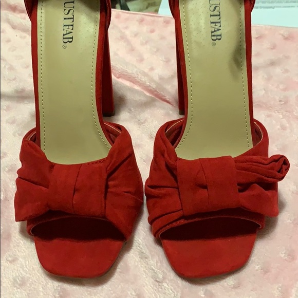 Red heels - Picture 3 of 3